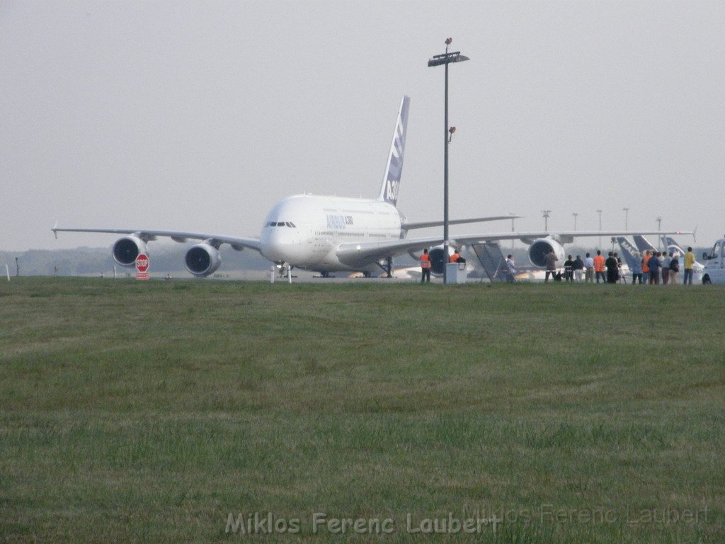 Warten auf den Airbus 380 Koeln Bonn P324.JPG